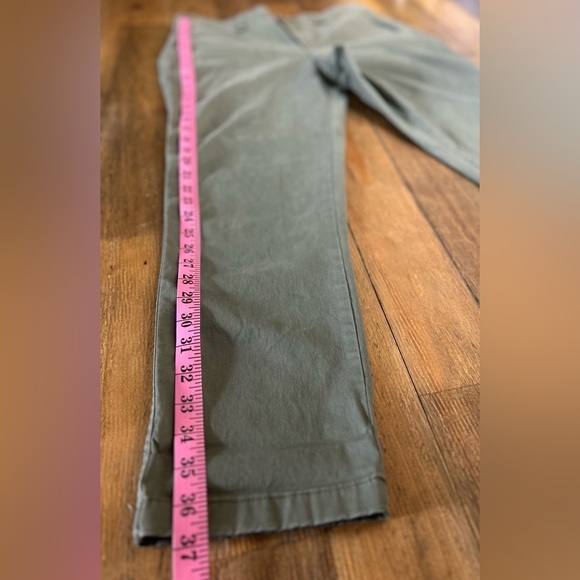GAP Girlfriend Midrise olive Chino Pants Perfect 90’s preppy online sold out - Picture 7 of 10